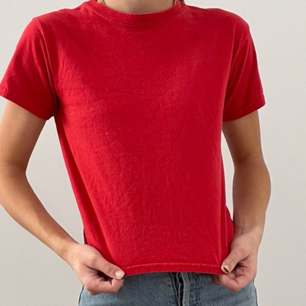 Red t-shirt - Picture 3 of 3